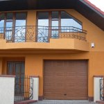 Секционные ворота Кружик с филёнкой